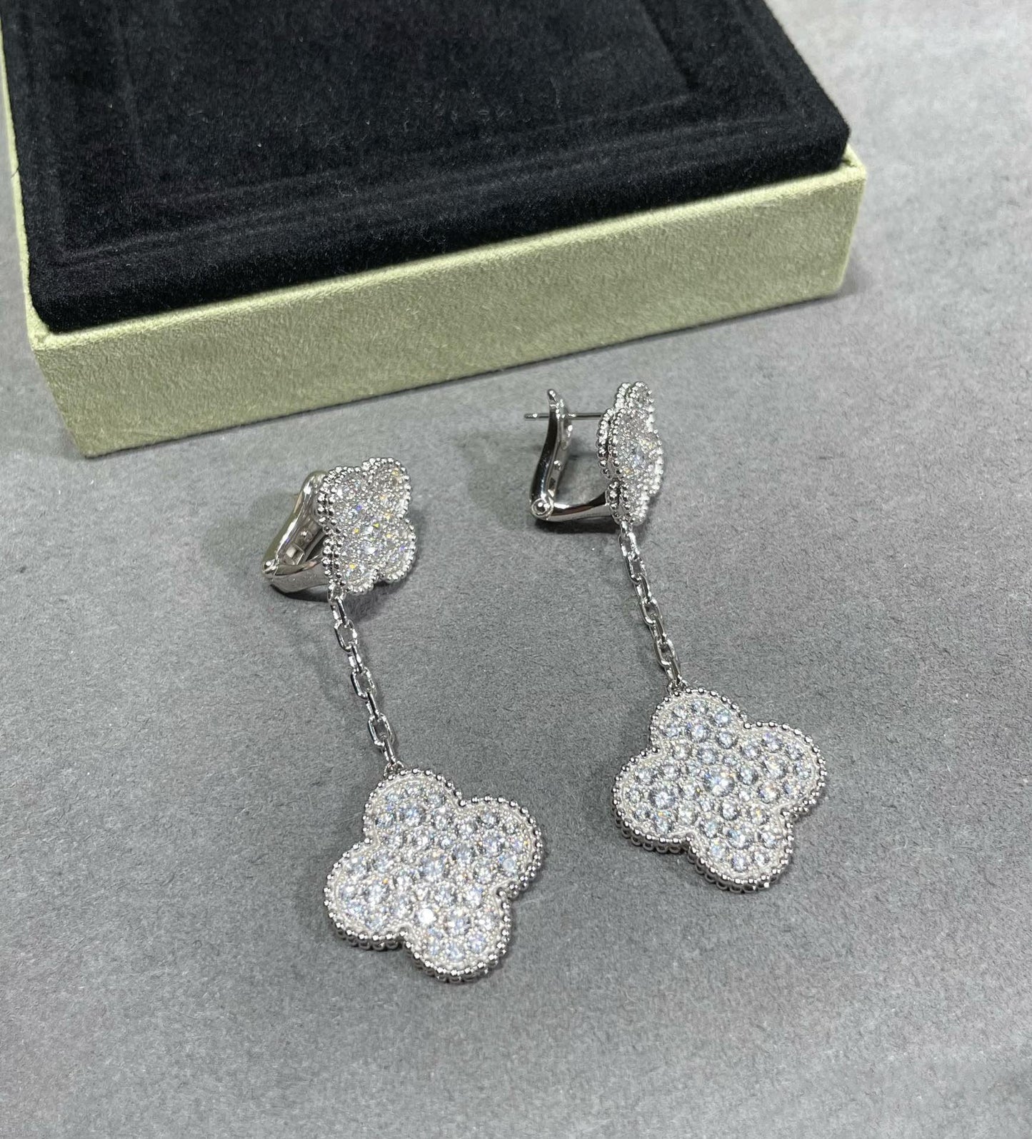 [ECHO ]CLOVER 2 MOTIFS DIAMOND PAVED SILVER EARRINGS