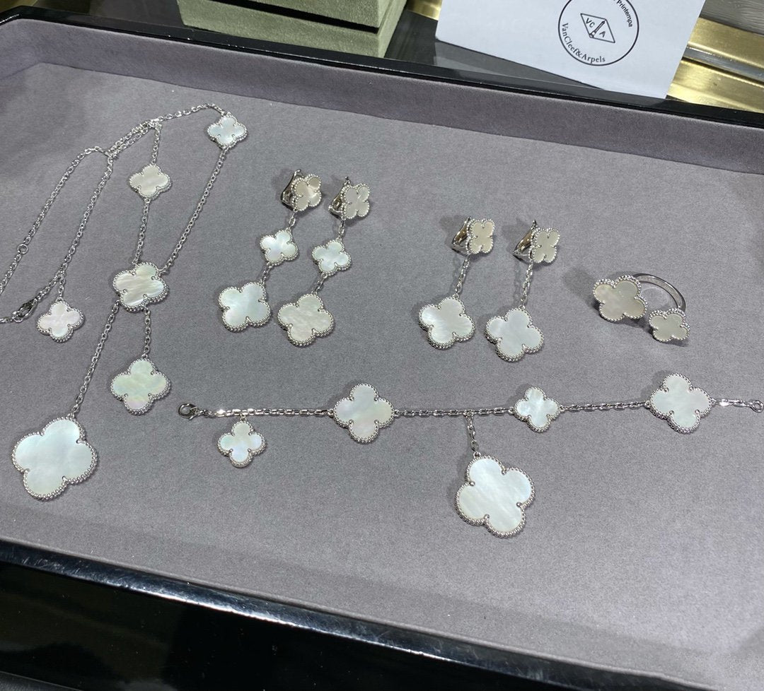 [ECHO ]CLOVER 5 MOTIF WHITE MOP SILVER BRACELET