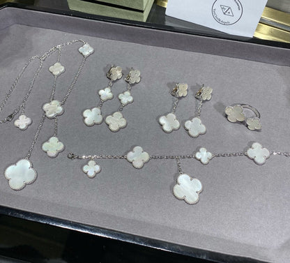 [ECHO ]CLOVER 5 MOTIF WHITE MOP SILVER BRACELET