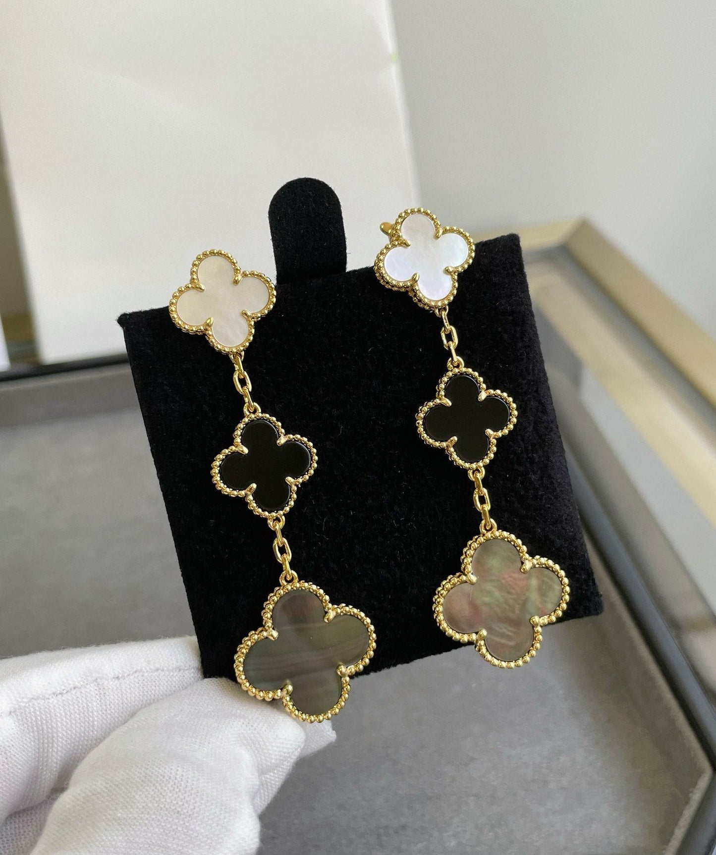 [ECHO ]CLOVER 3 MOTIF MOP ONYX DARK MOP PINK GOLD EARRINGS