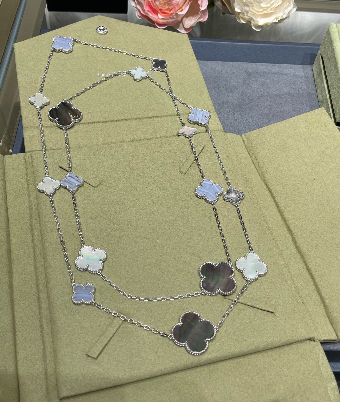 [ECHO ]CLOVER 16 MOTIF CHALCEDONY MOP SILVER NECKLACE