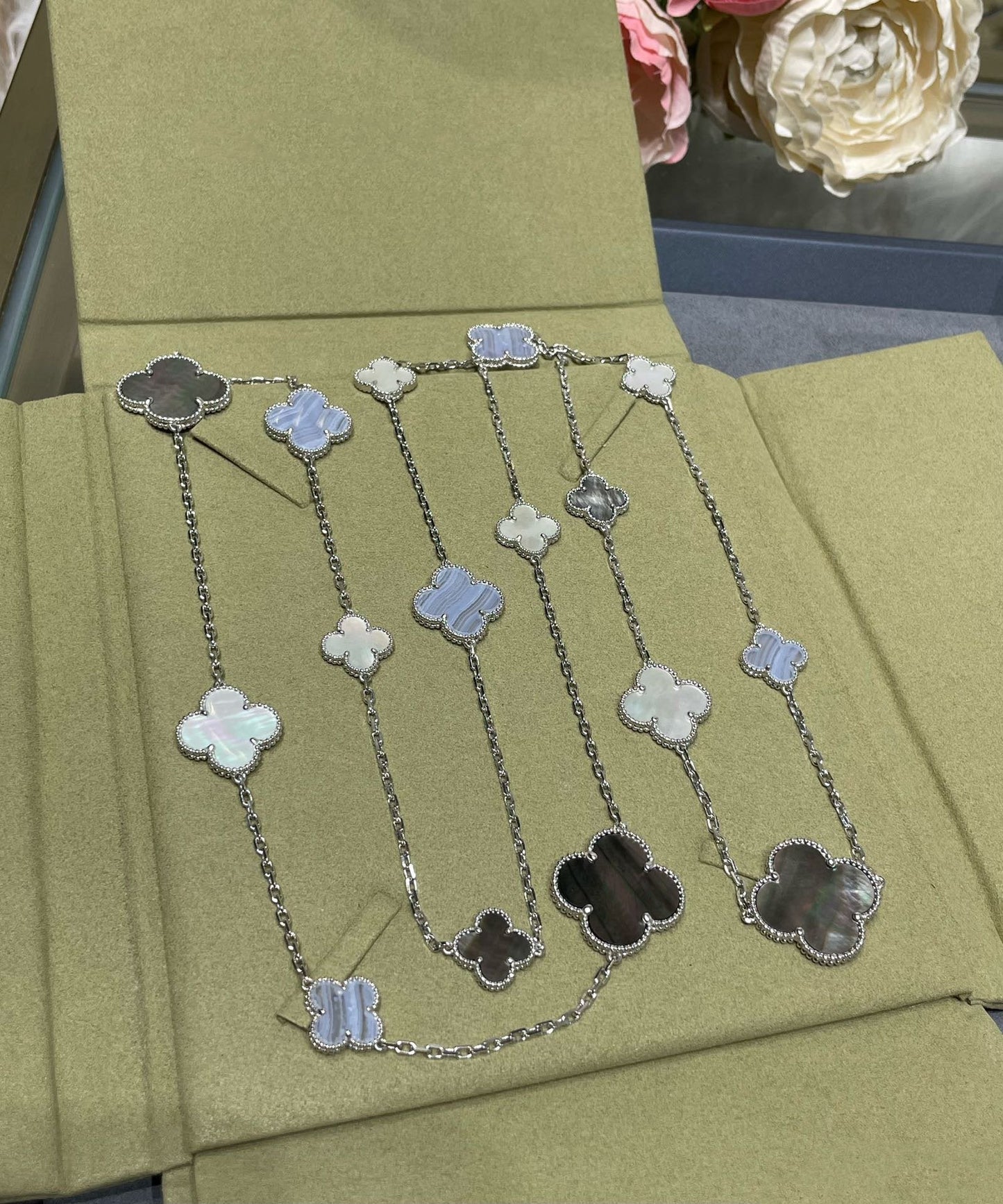 [ECHO ]CLOVER 16 MOTIF CHALCEDONY MOP SILVER NECKLACE
