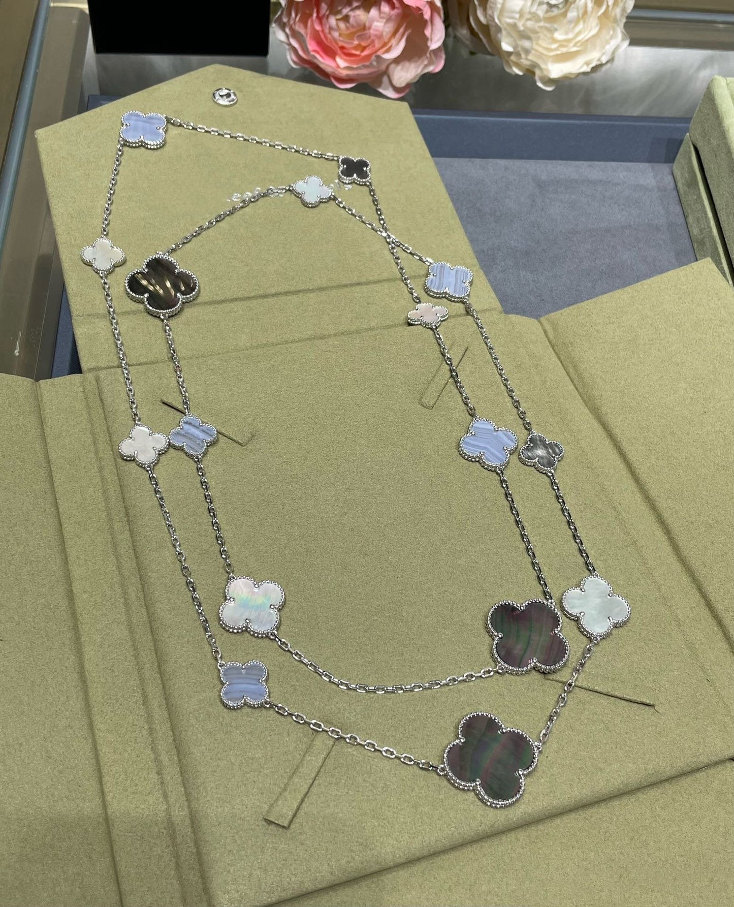 [ECHO ]CLOVER 16 MOTIF CHALCEDONY MOP SILVER NECKLACE
