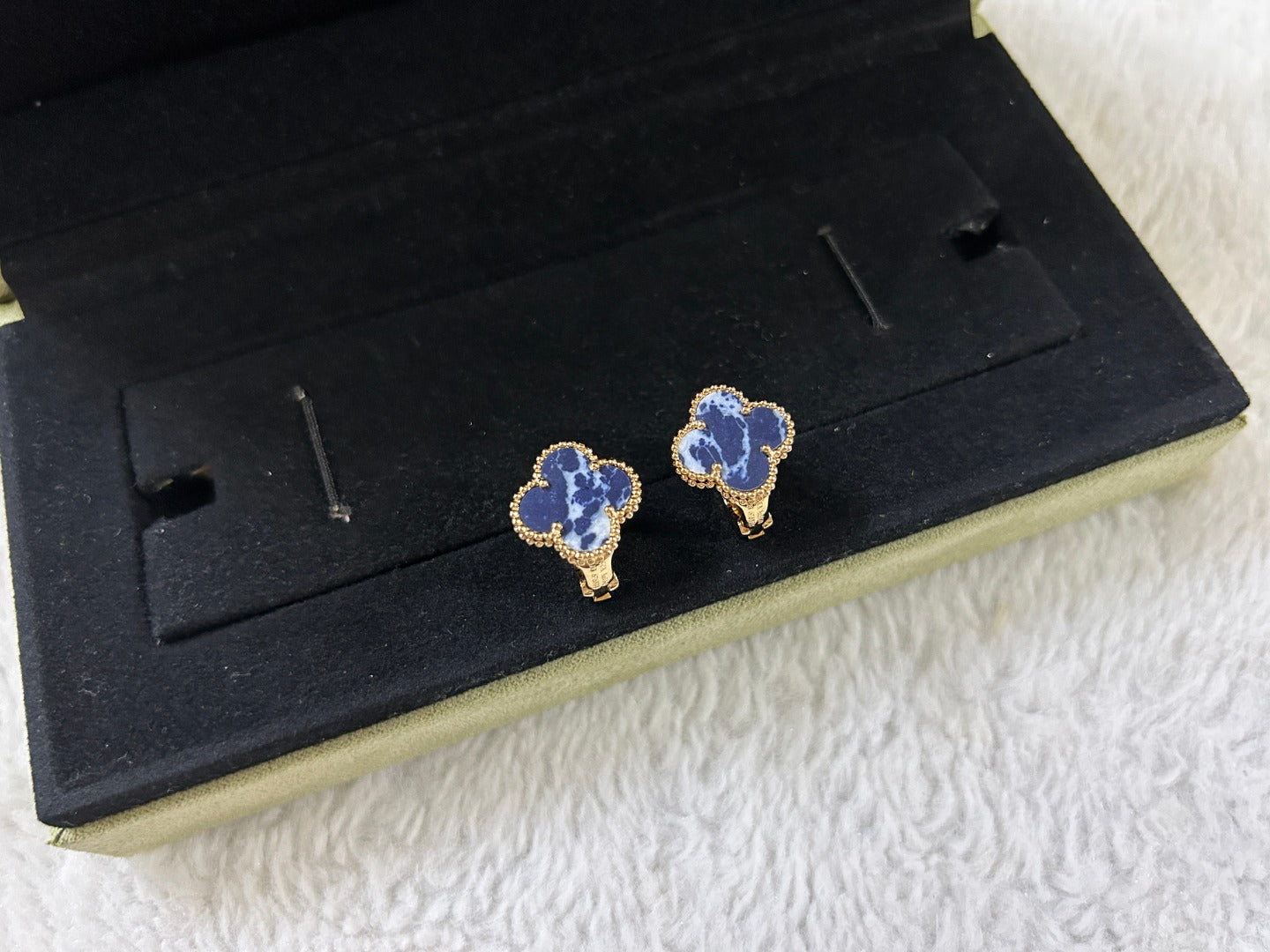 [ECHO ]CLOVER PIETERSITE MEDIUM STUD EARRINGS