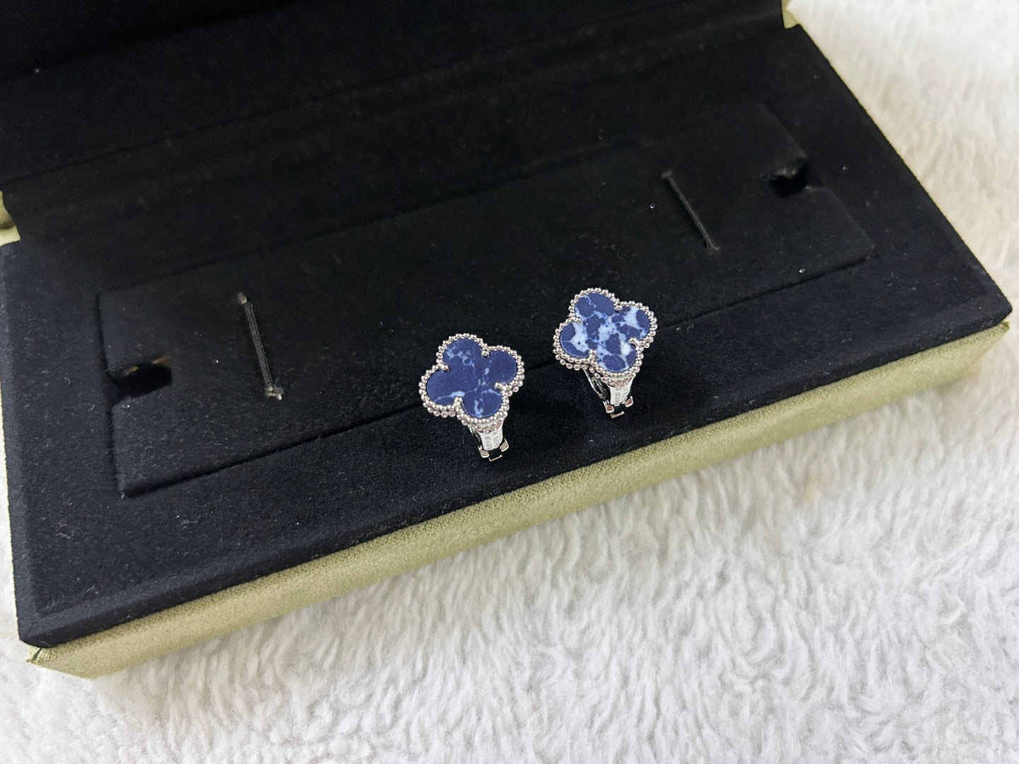 [ECHO ]CLOVER PIETERSITE MEDIUM STUD EARRINGS