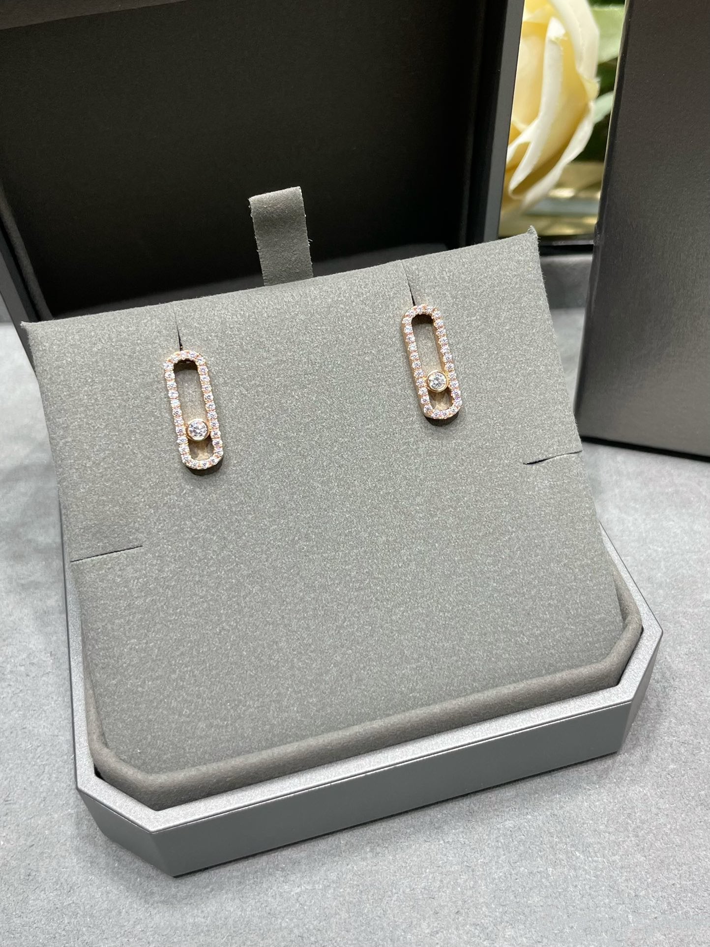 [ECHO]MOVE UNO STUD DIAMOND PAVED EARRINGS