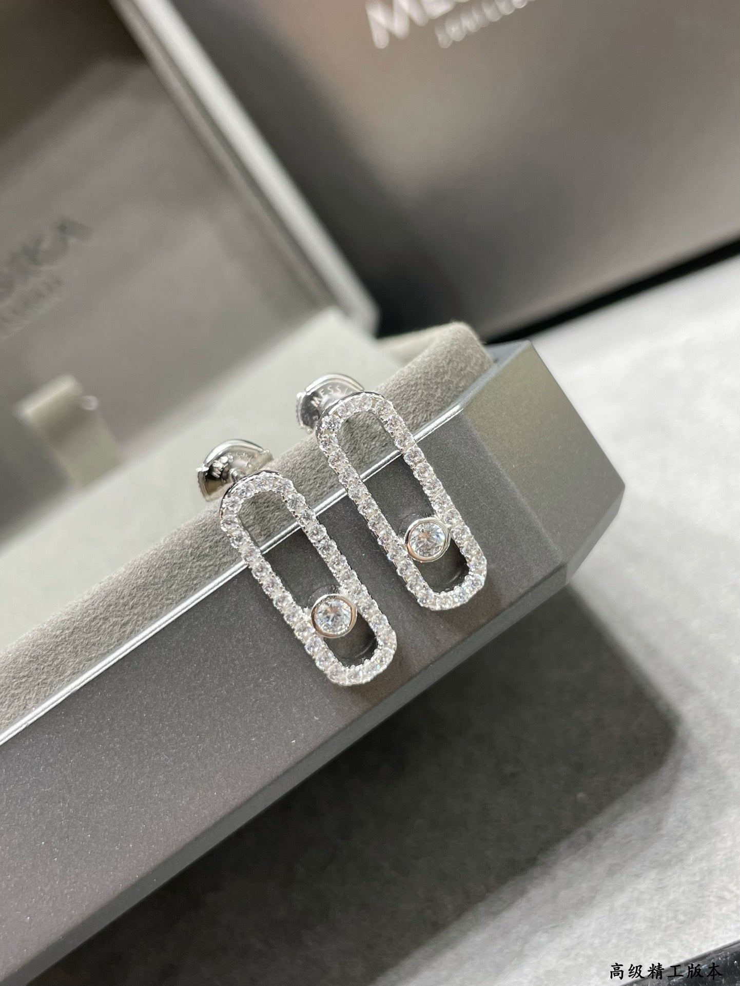 [ECHO]MOVE UNO STUD DIAMOND PAVED EARRINGS