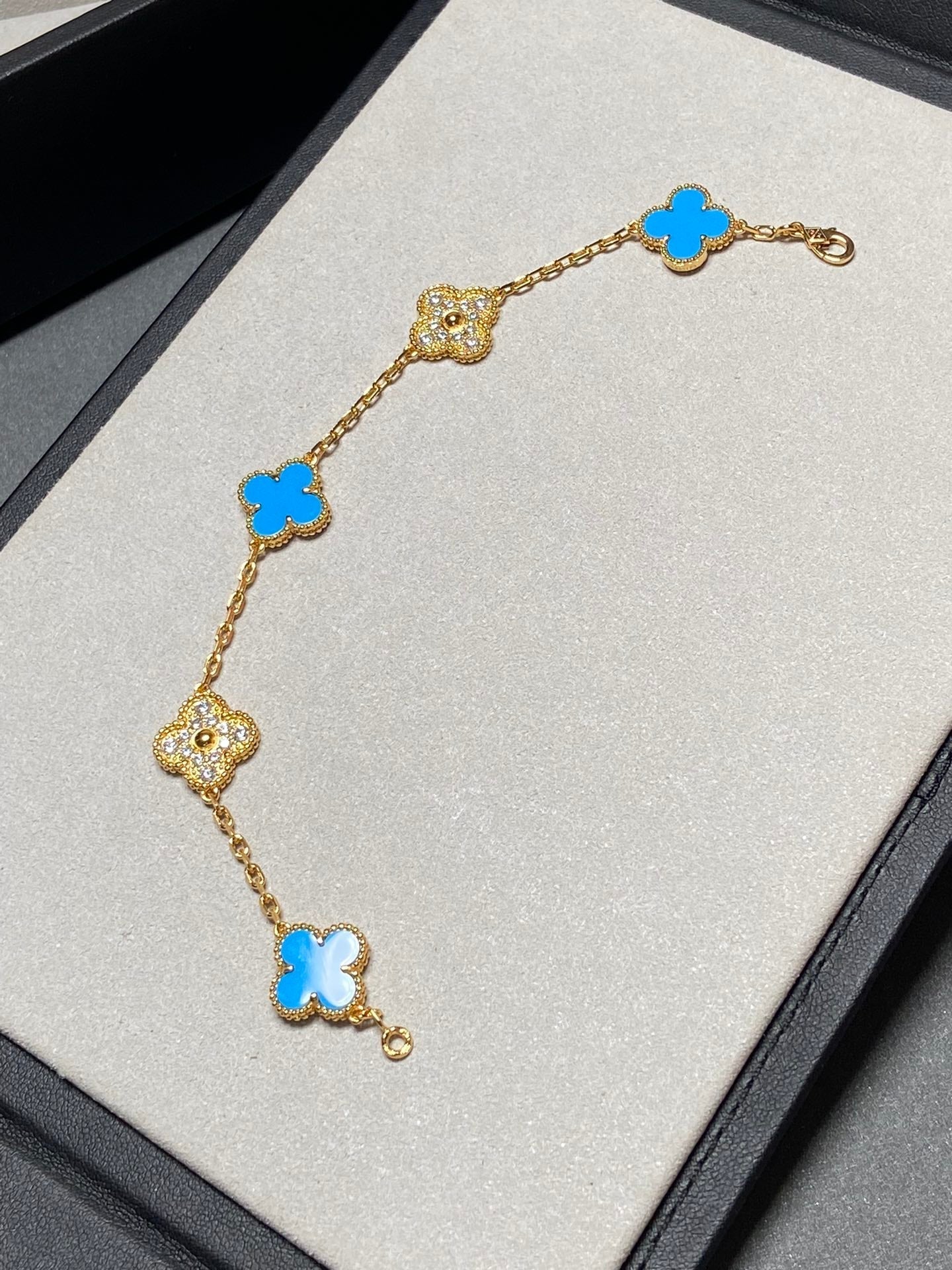 [ECHO ]CLOVER 5 MOTIF BLUE CHALCEDONY DIAMOND GOLD BRACELET
