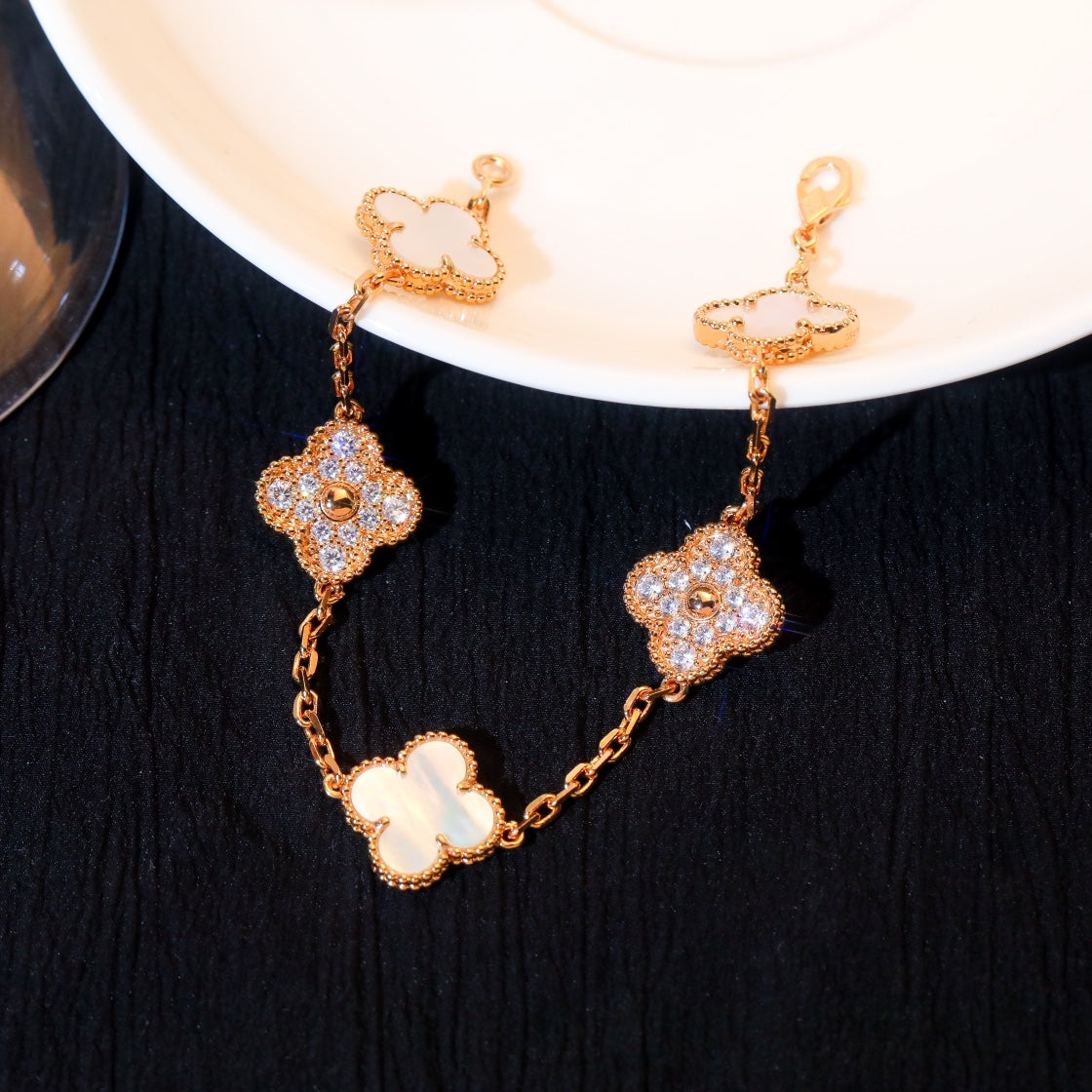 [ECHO ]CLOVER BRACELET 5 MOTIF WHITE MOP DIAMOND