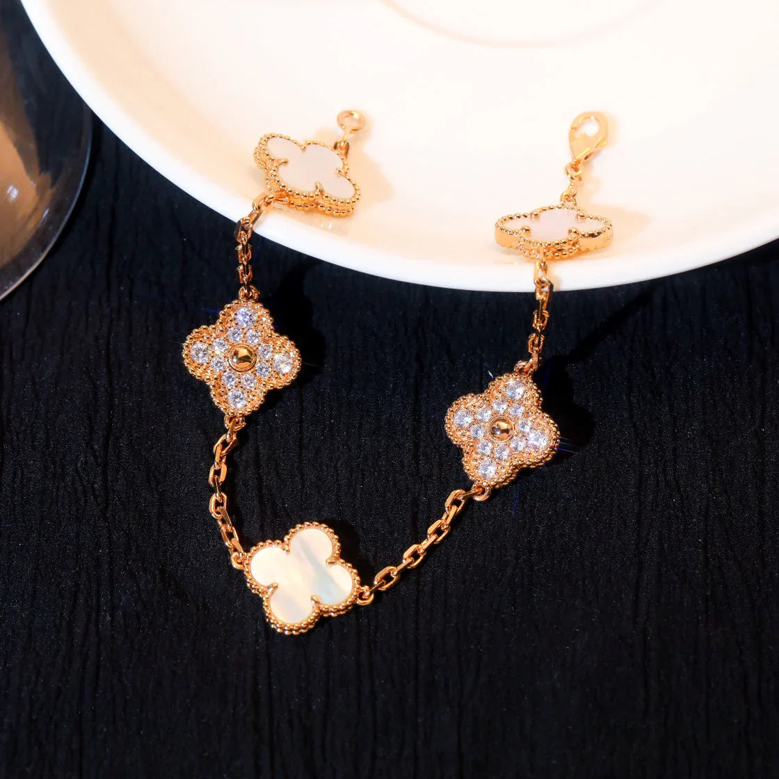 [ECHO ]CLOVER WHITE PEARL MOP 5 MOTIF BRACELET COLLECTION