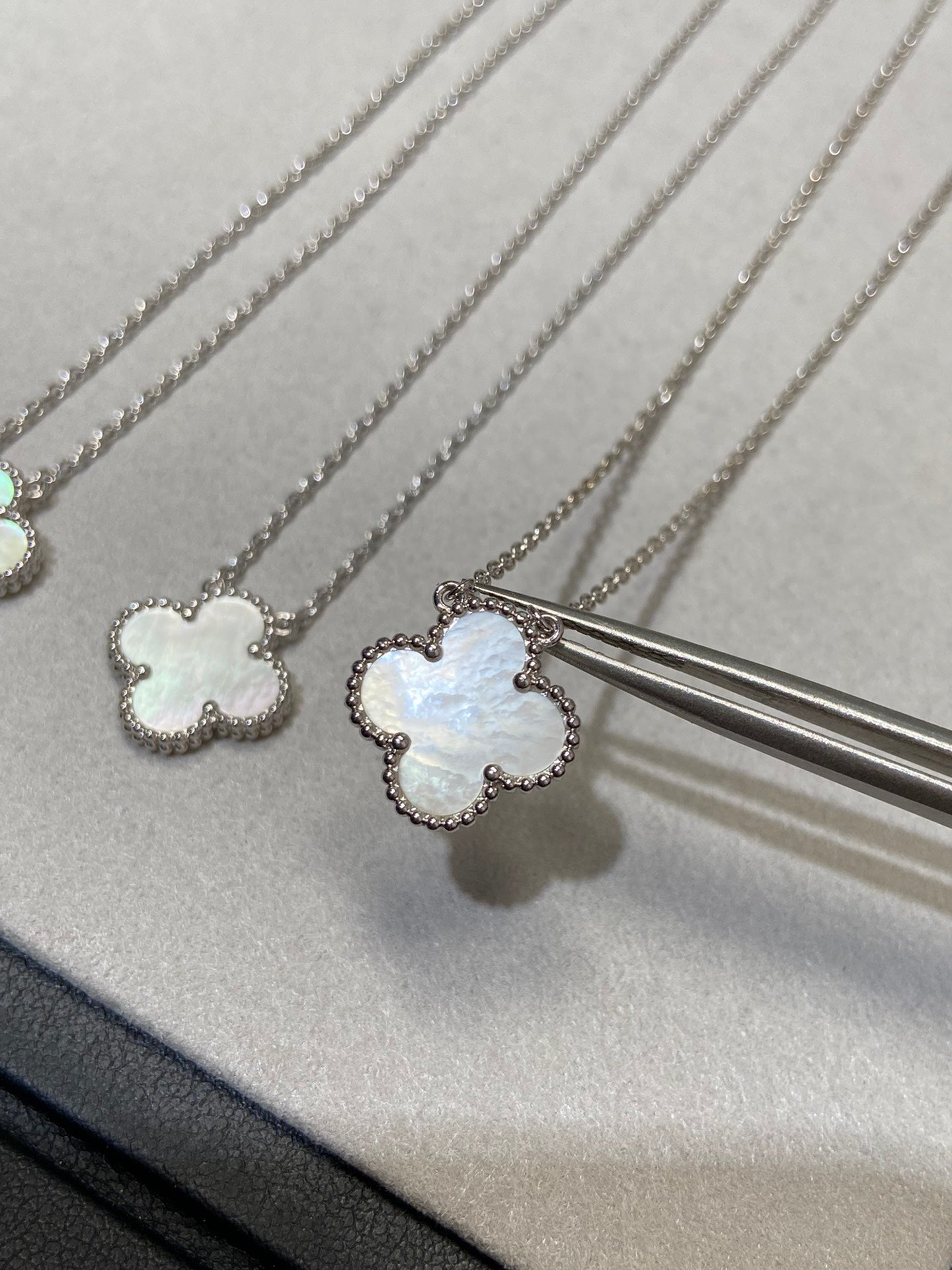 [ECHO ]CLOVER MEDIUM SILVER WHITE MOP NECKLACE