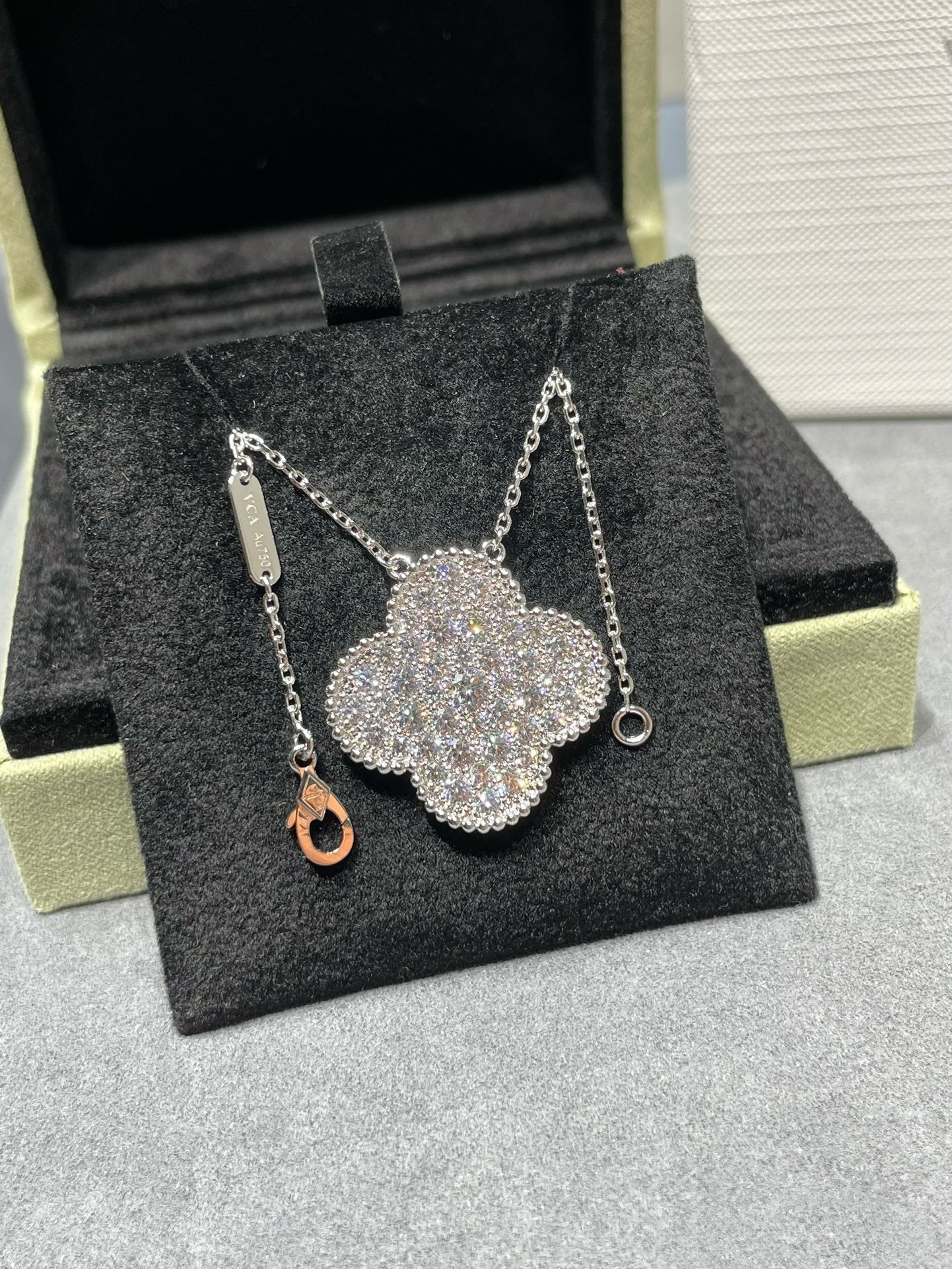 [ECHO ]CLOVER 25MM LARGE PENDANT DIAMOND PAVED SILVER NECKLACE