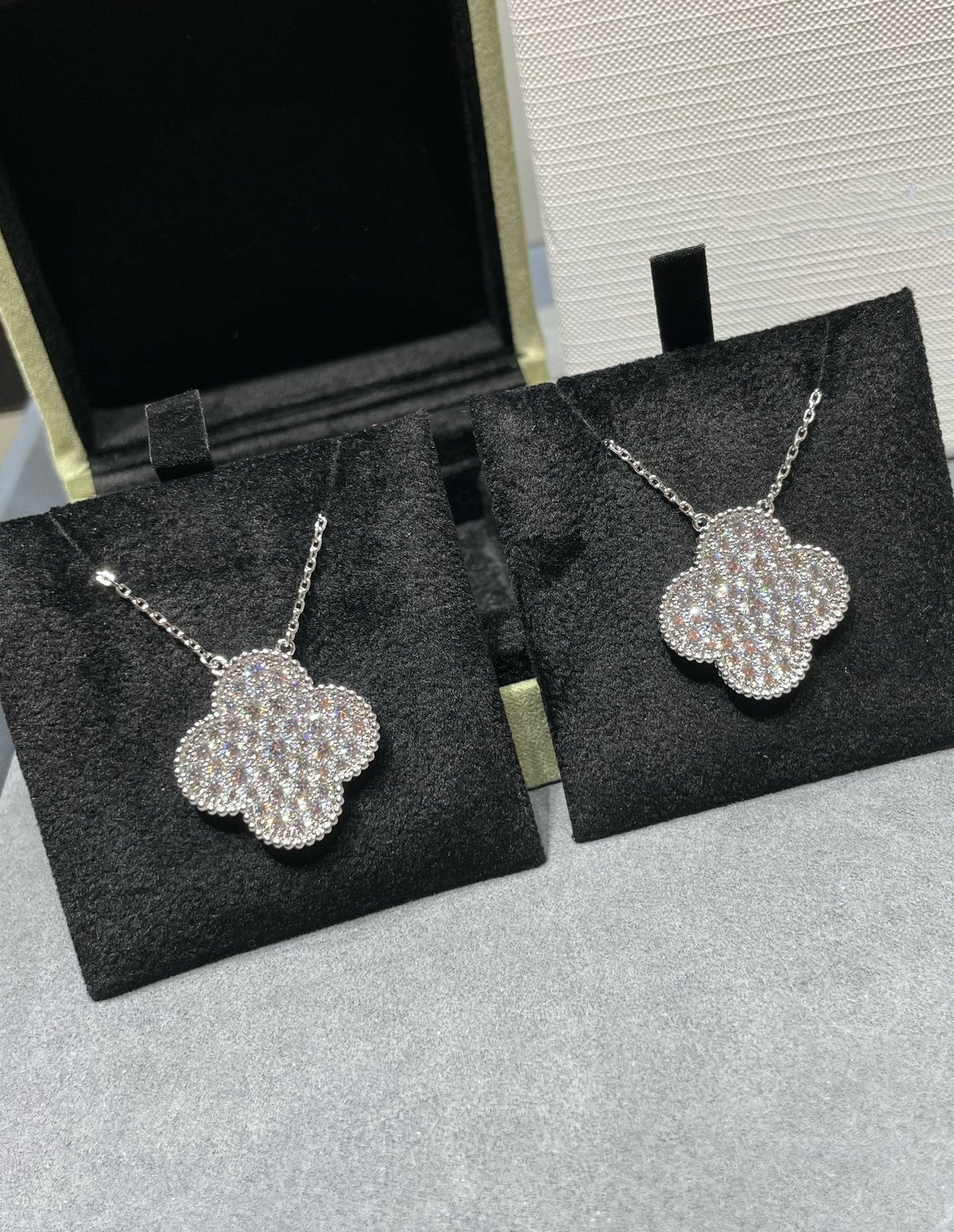 [ECHO ]CLOVER 25MM LARGE PENDANT DIAMOND PAVED SILVER NECKLACE