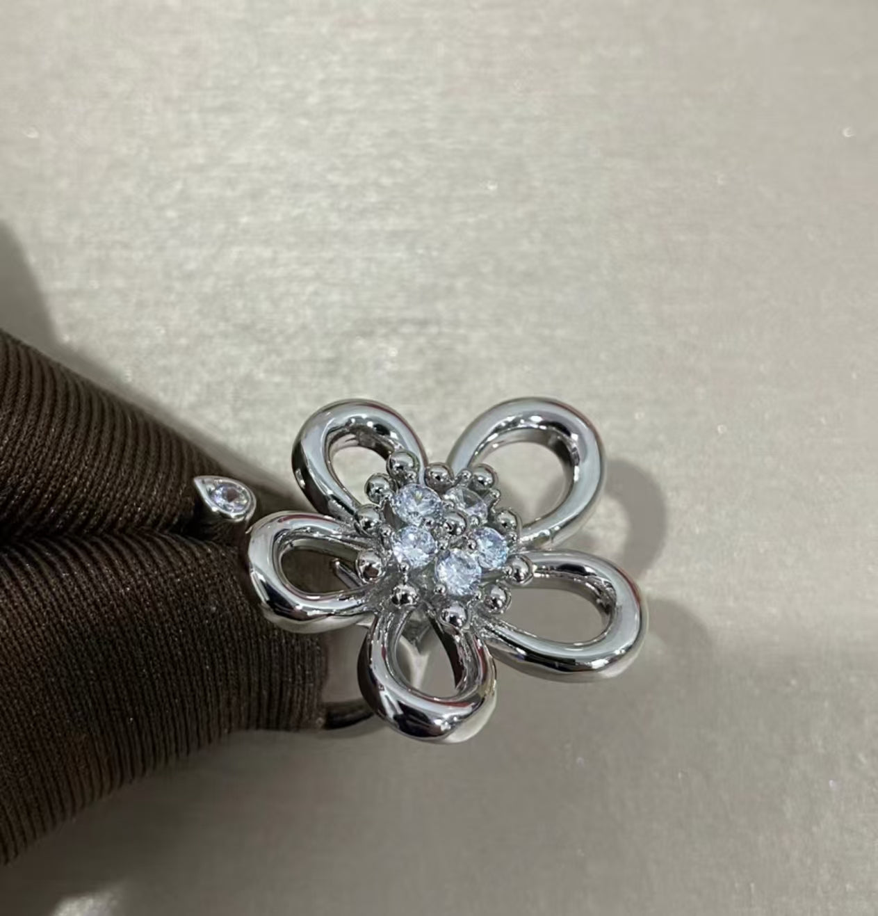 [ECHO ]NEW FLOWERLACE BETWEEN THE FINGER