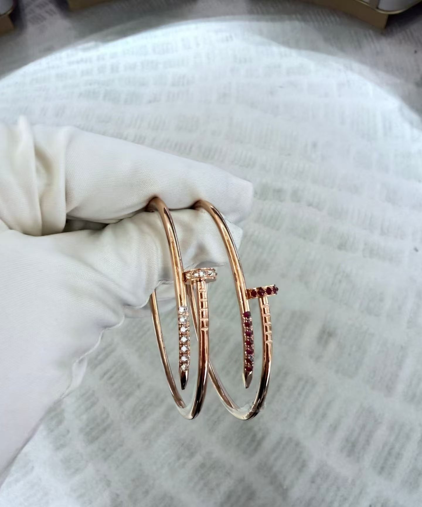 [ECHO]WORLDWIDE FIRST RELEASE：JUSTE UN CLOU RUBY BRACELET