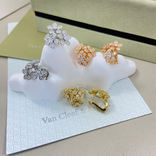 [ECHO ]THE FLOWERS ARE ALL STUDDED WITH STUD EARRINGS