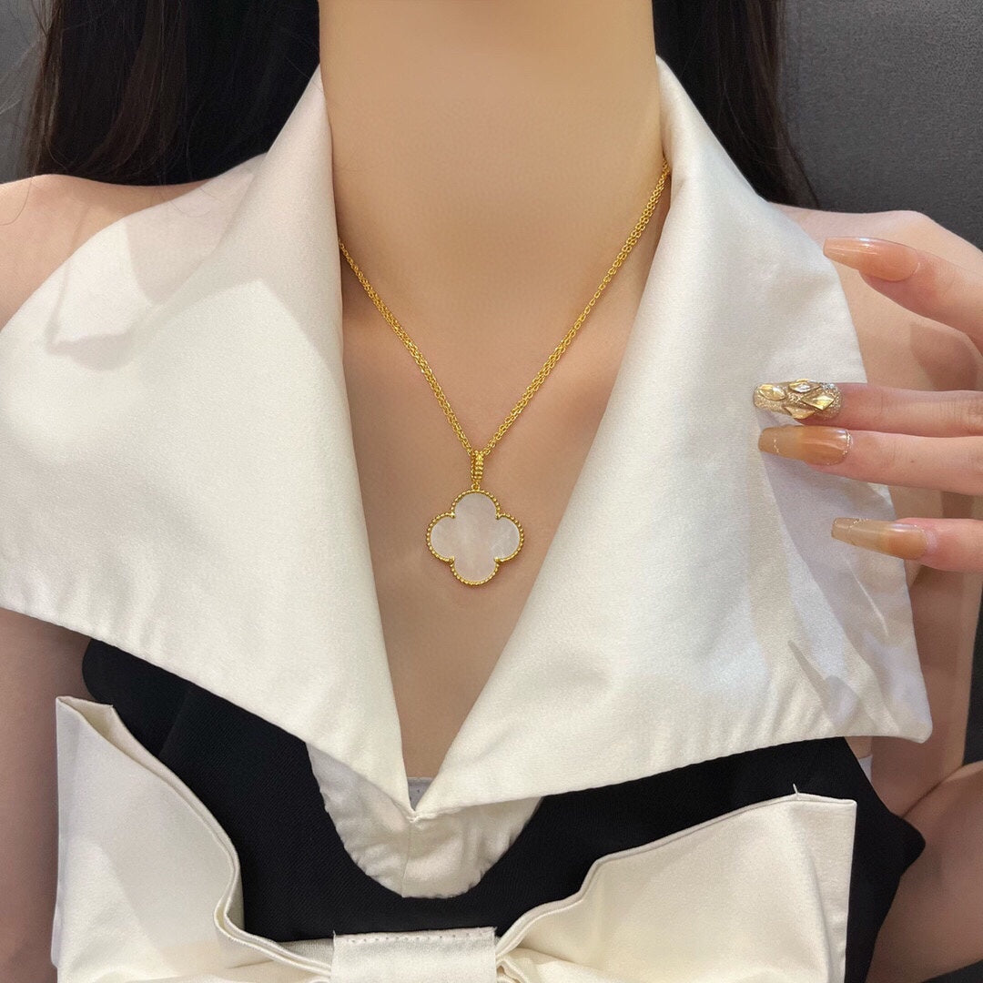 [ECHO ]CLOVER 25MM MOP LARGE PENDANT NECKLACE