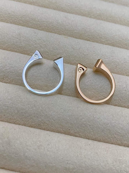 [ECHO ]THE CONE RIVET RING IS OPEN AND ONE SIZE FITS ALL