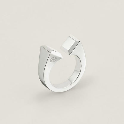 [ECHO ]THE CONE RIVET RING IS OPEN AND ONE SIZE FITS ALL