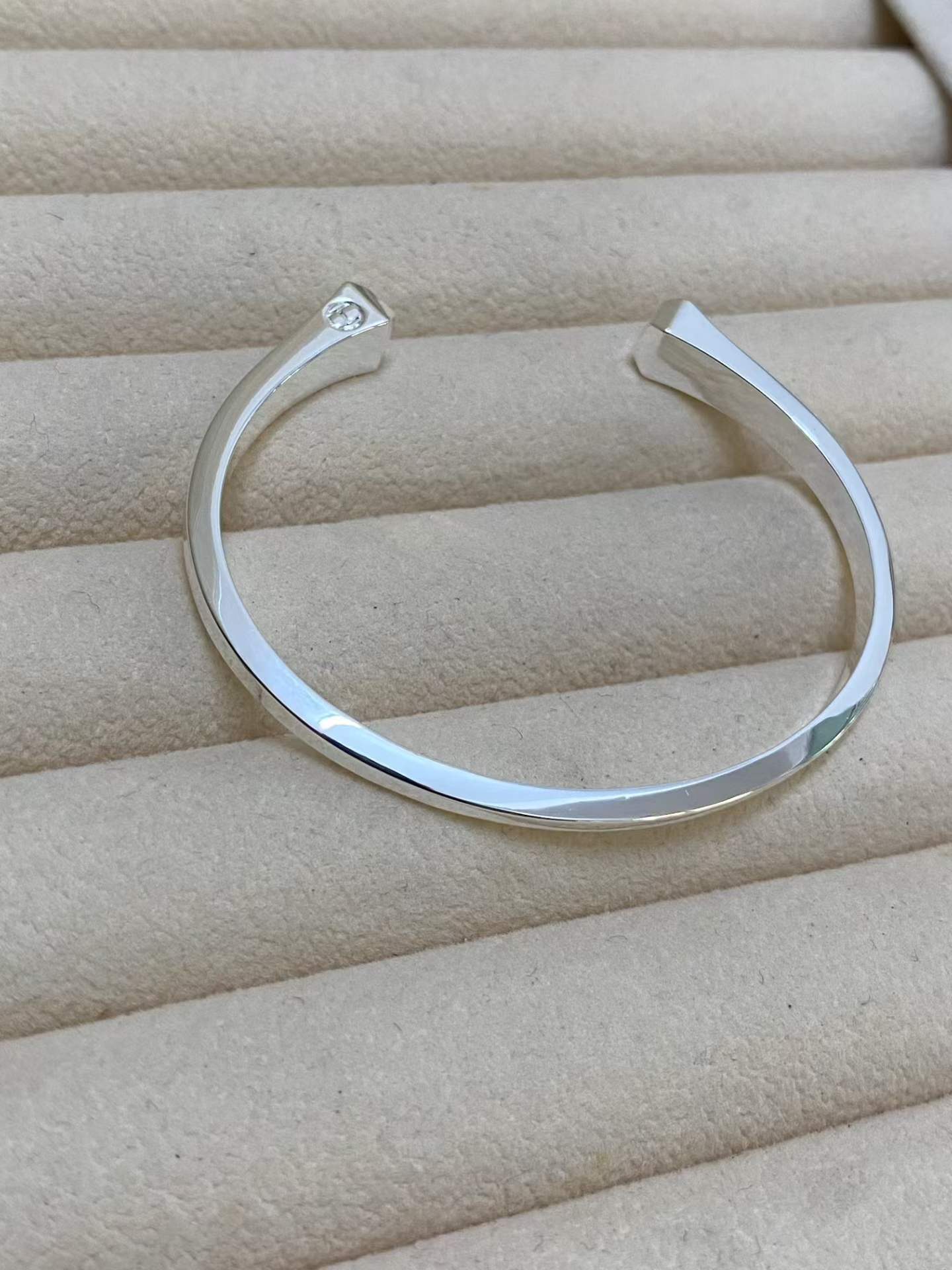 [ECHO ]CLOU DE FORGE SQUARE CONE STUDS OPEN CUFF ONE SIZE