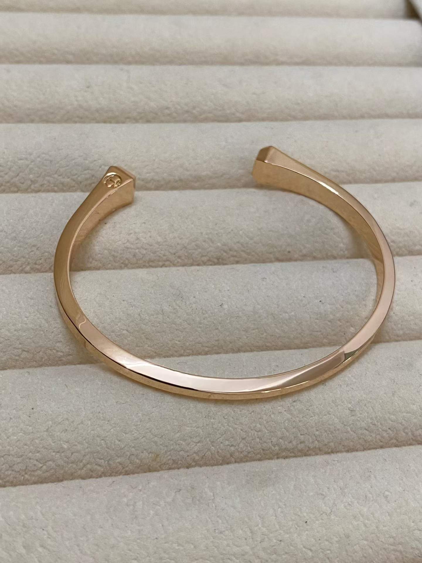[ECHO ]CLOU DE FORGE SQUARE CONE STUDS OPEN CUFF ONE SIZE