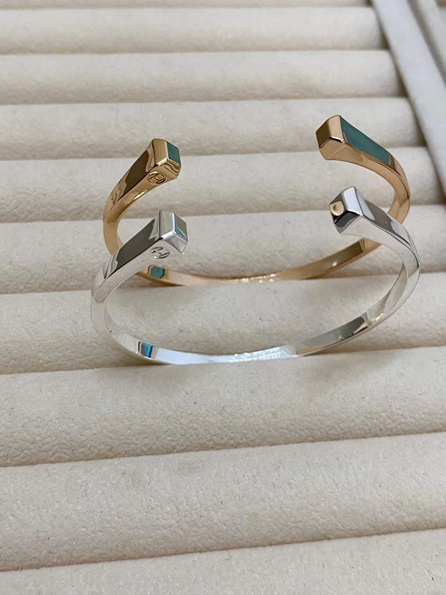 [ECHO ]CLOU DE FORGE SQUARE CONE STUDS OPEN CUFF ONE SIZE