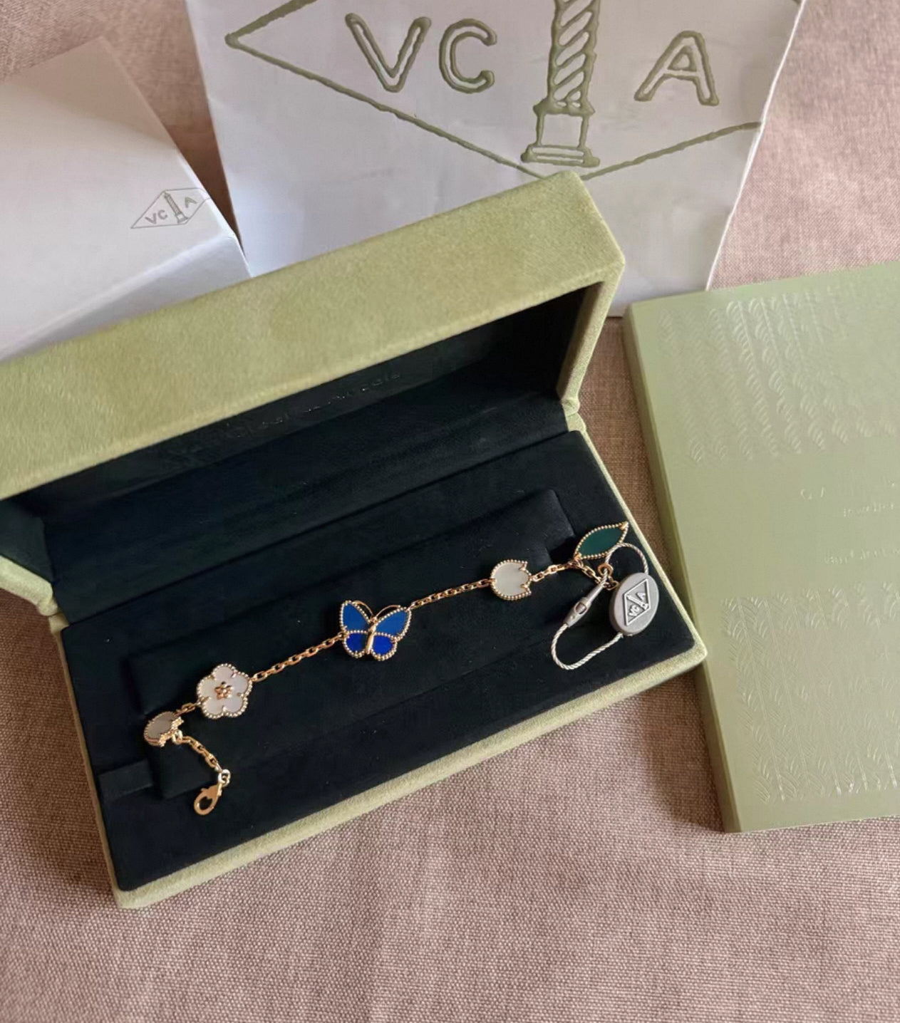[ECHO ]LUCKY SPRING GOLD BLUESTONE WHITE MOTHER-OF-PEARL BRACELET