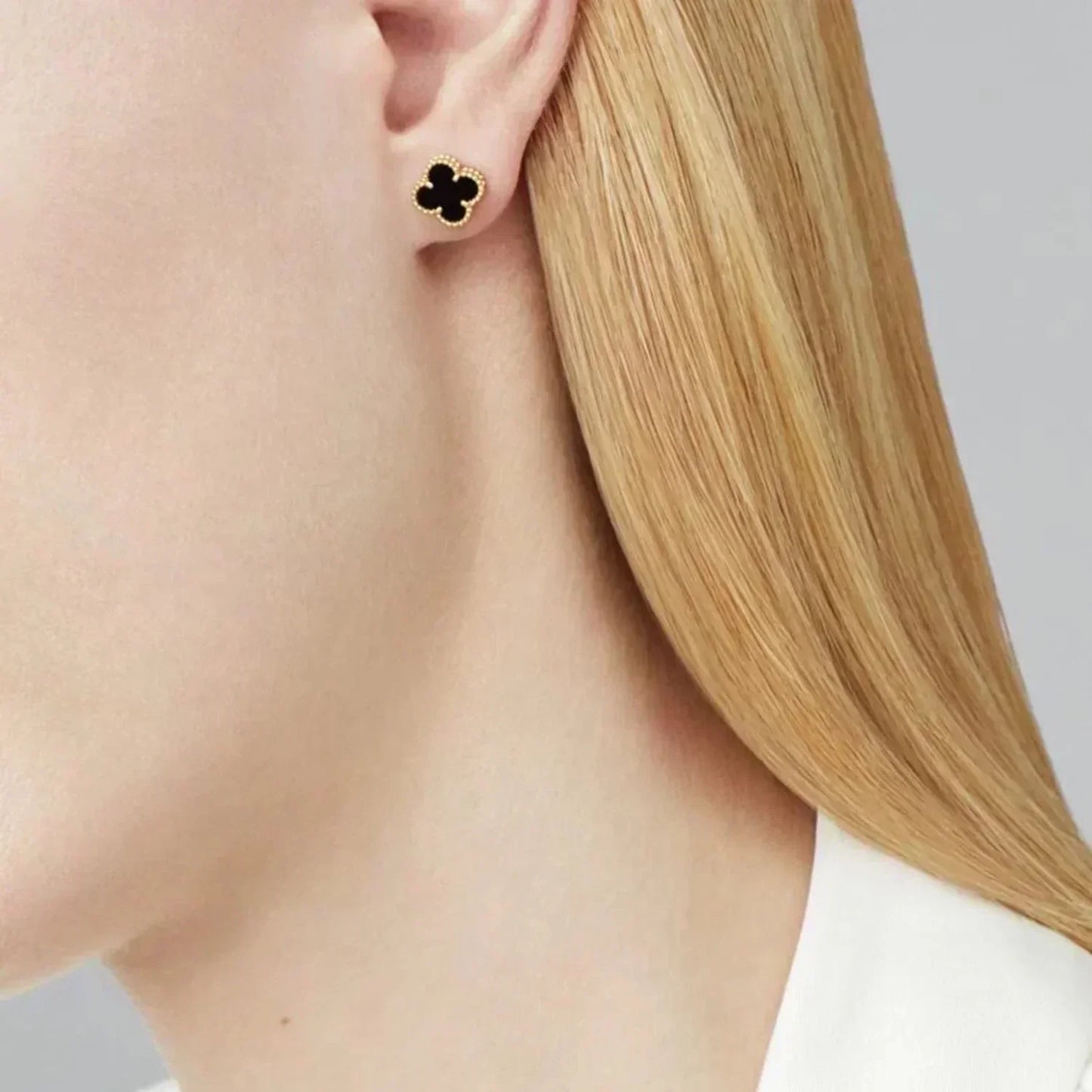 [ECHO ]CLOVER MINI 9.5MM BLACK MOP EARRINGS