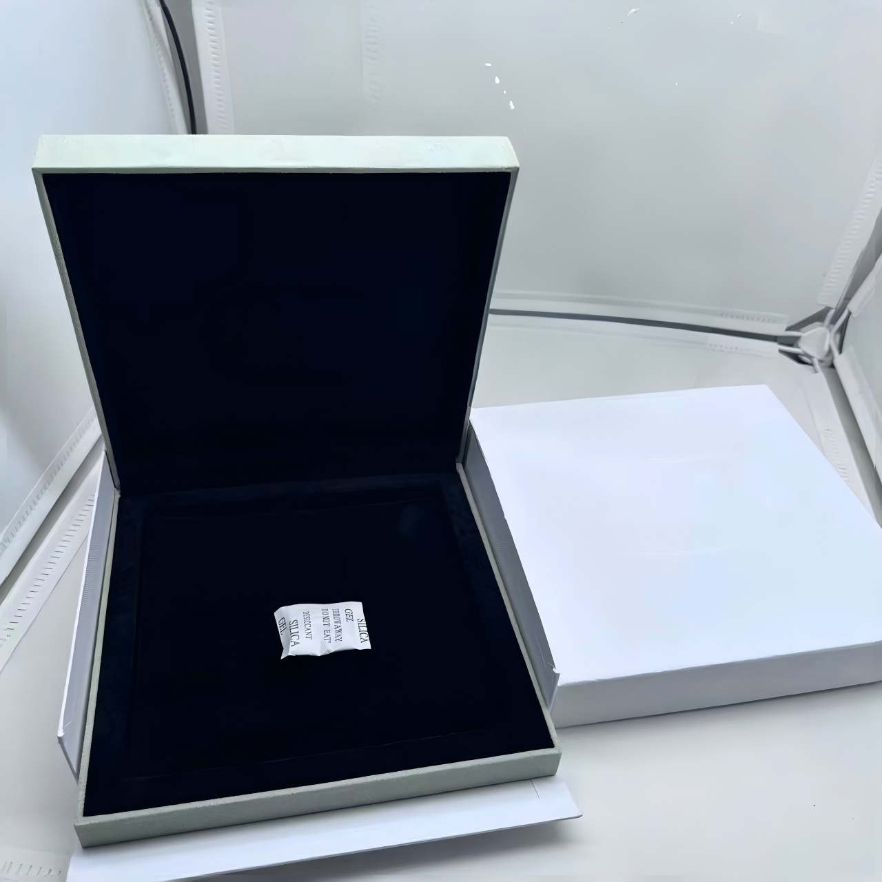 [ECHO] VA CLOVER BOX GIFT BAG