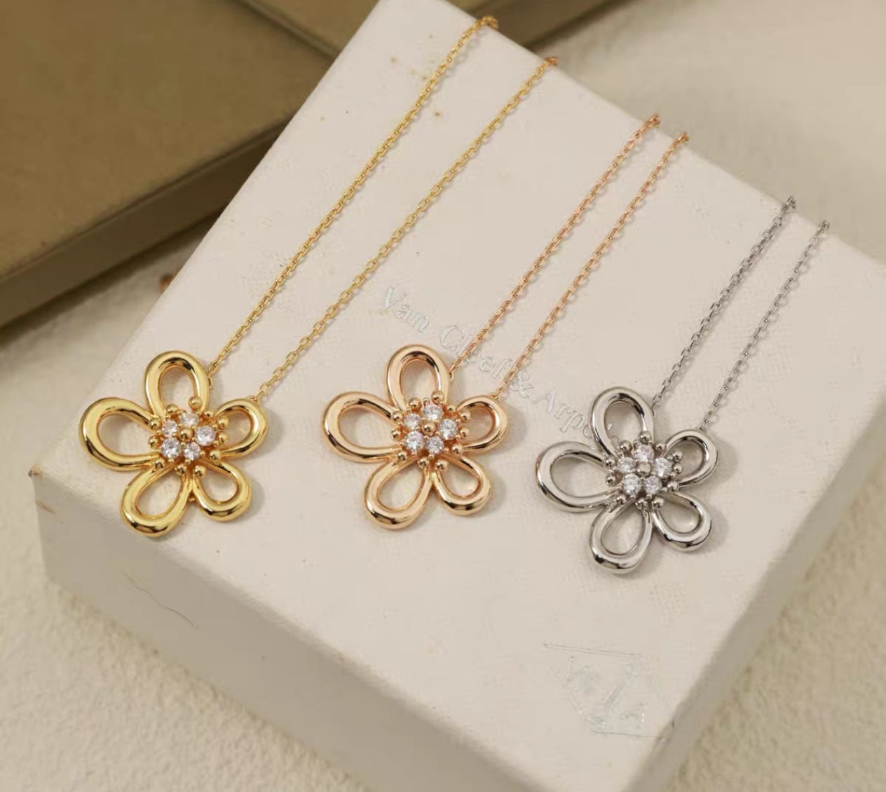 [ECHO ]NEW FLOWERLACE SUNFLOWER NECKLACE