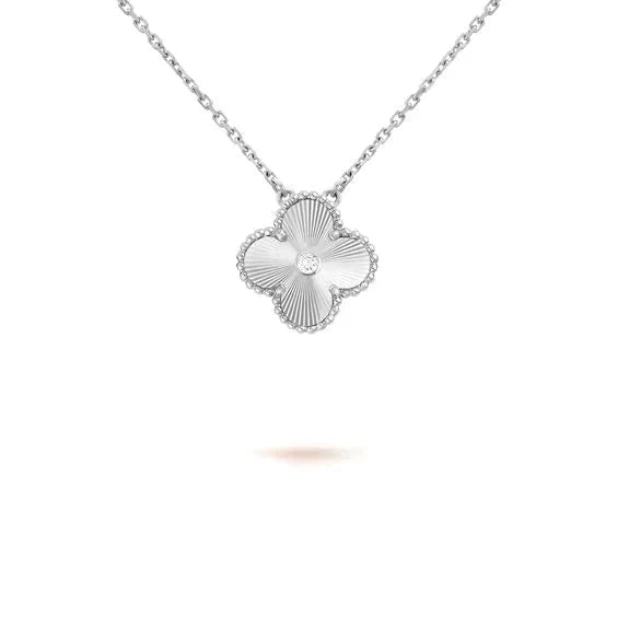 [ECHO ]CLOVER  15MM DIAMOND LASER NECKLACE SILVER