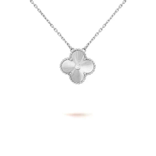 [ECHO ]CLOVER  15MM DIAMOND LASER NECKLACE SILVER