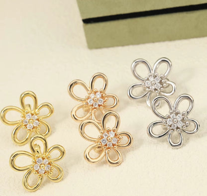 [ECHO ]NEW FLOWERLACE'S  SUNFLOWER STUD EARRINGS