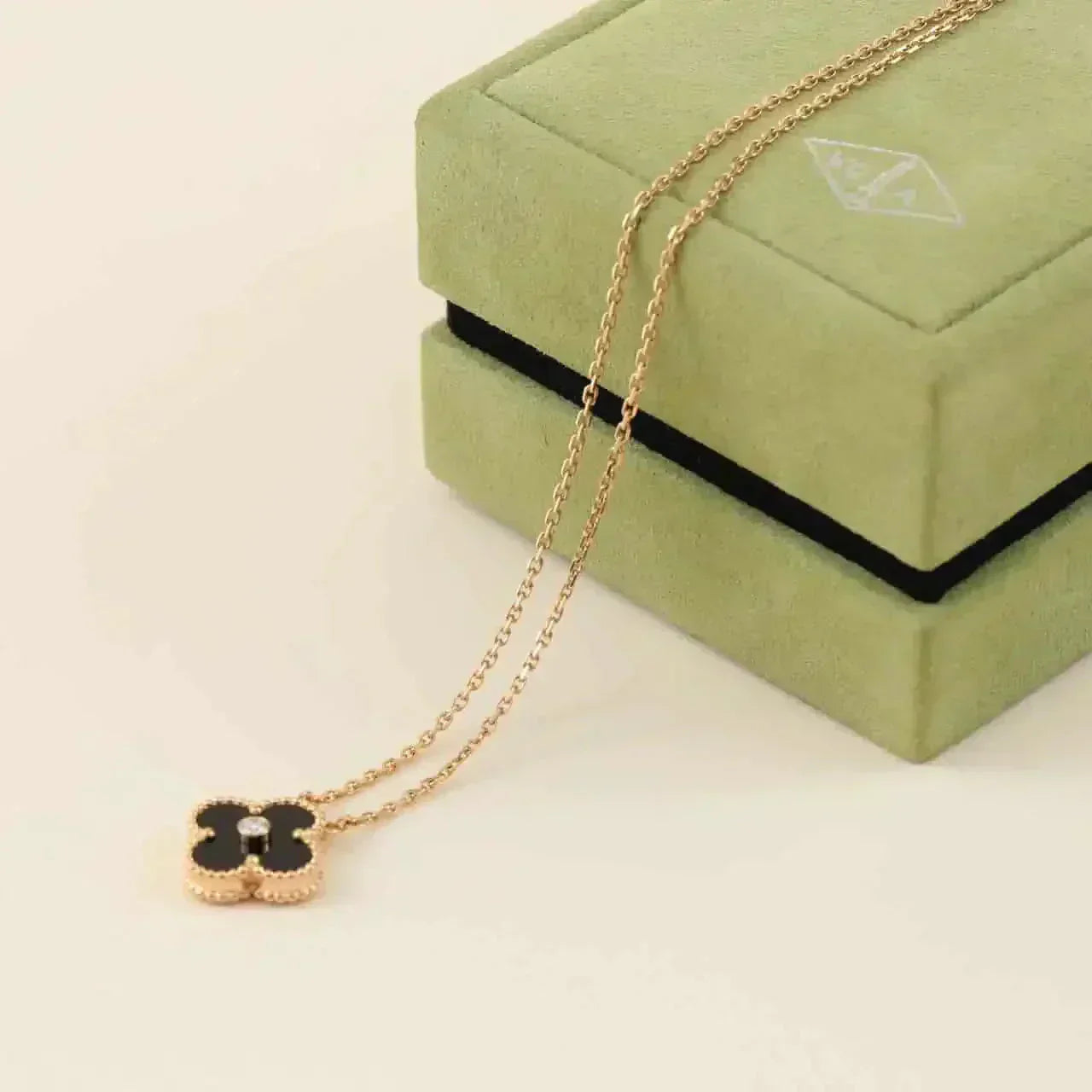 [ECHO ]CLOVER 15MM DIAMOND ONYX NECKLACE