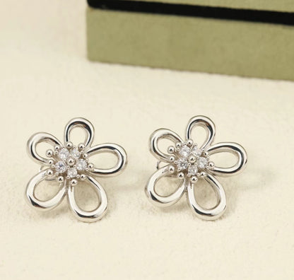 [ECHO ]NEW FLOWERLACE'S  SUNFLOWER STUD EARRINGS