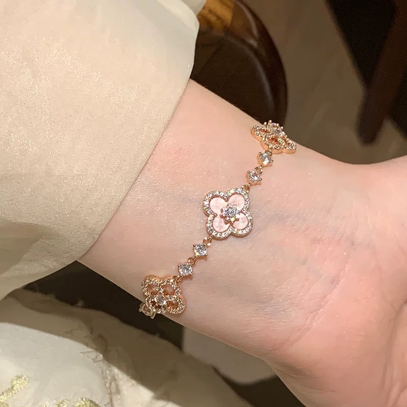 [ECHO ]CLOVER 5 MOTIF PINK BLUE RED WHITE BRACELET