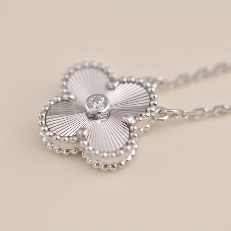 [ECHO ]CLOVER  15MM DIAMOND LASER NECKLACE SILVER