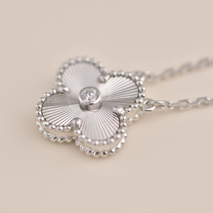 [ECHO ]CLOVER  15MM DIAMOND LASER NECKLACE SILVER