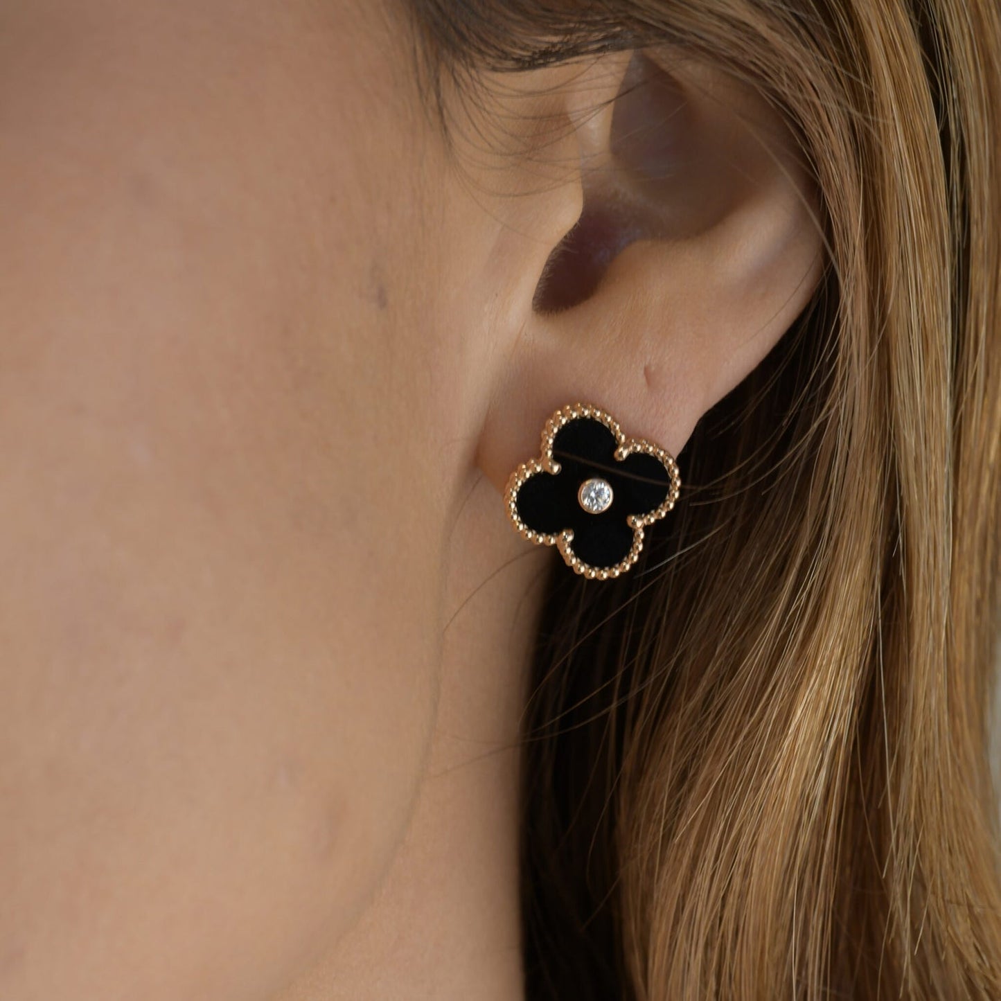 [ECHO ]CLOVER MEDIUM 1 MOTIFS ONYX DIAMOND EARRINGS