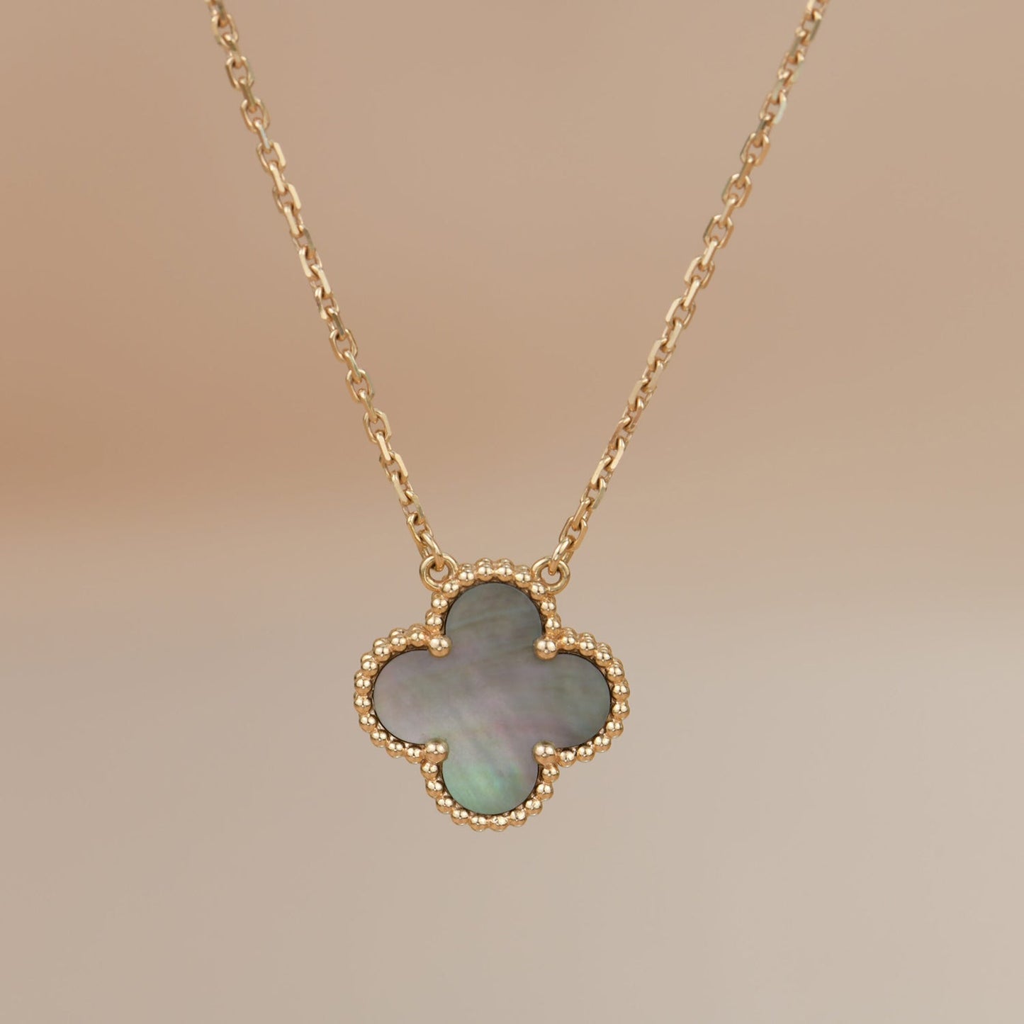 [ECHO ]CLOVER 15MM  GRAY MOTHER OF PEARL NECKLACE