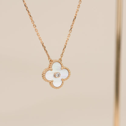 [ECHO ]CLOVER 15MM DIAMOND WHITE FRITILLARIA NECKLACE