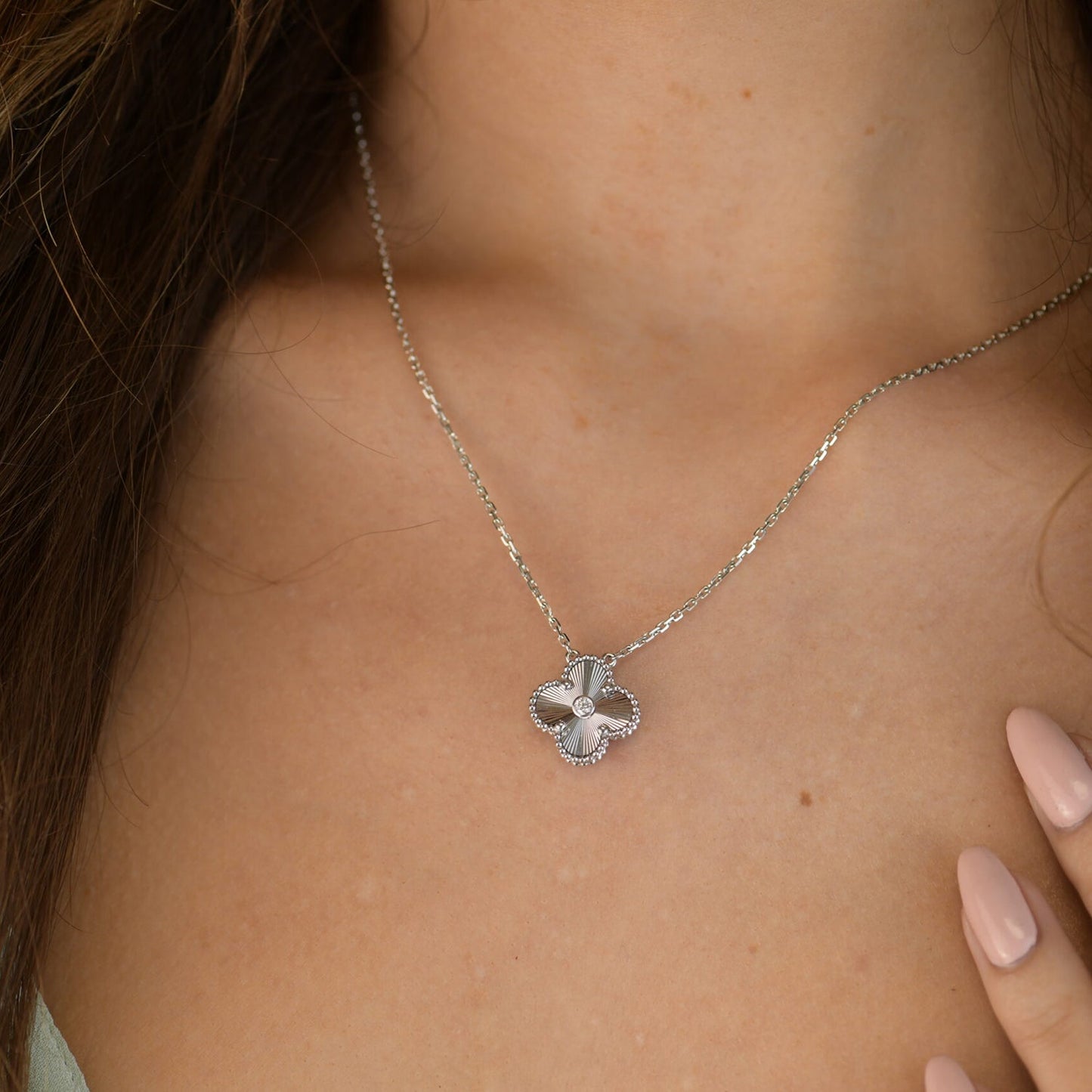 [ECHO ]CLOVER  15MM DIAMOND LASER NECKLACE SILVER