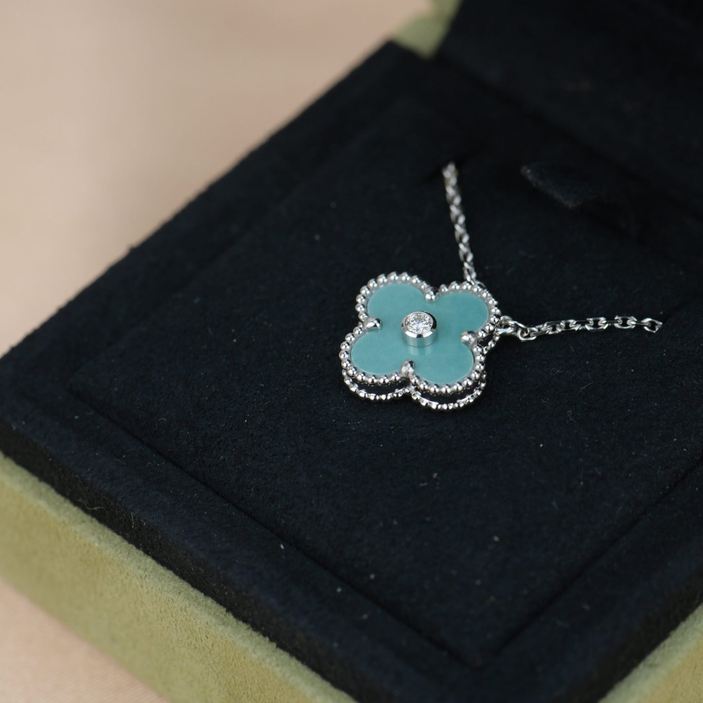 [ECHO ]CLOVER 15MM DIAMOND SVRES PORCELAIN  NECKLACE SILVER