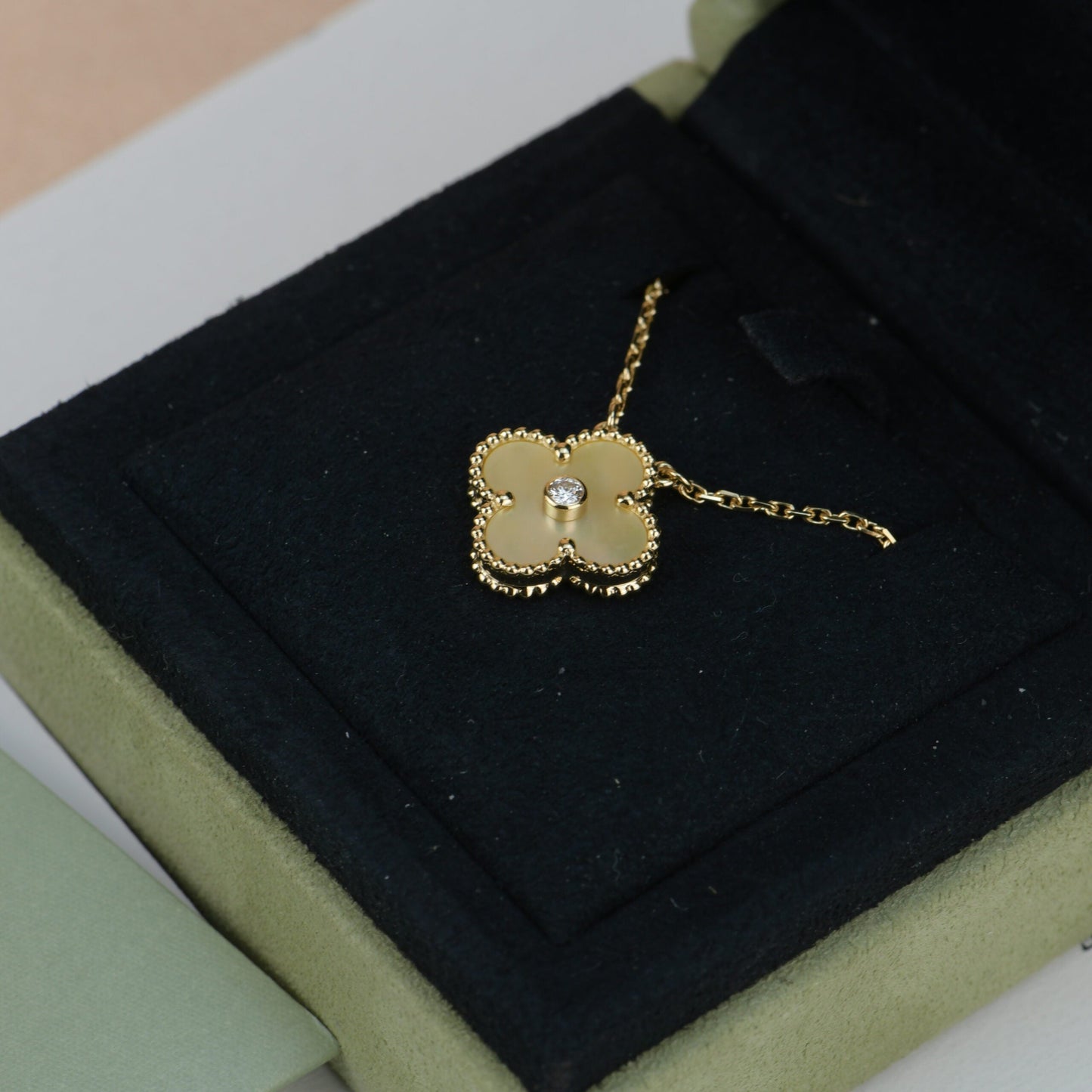 [ECHO ]CLOVER 15MM DIAMOND GOLD MOTHER OF PEARL NECKLACE
