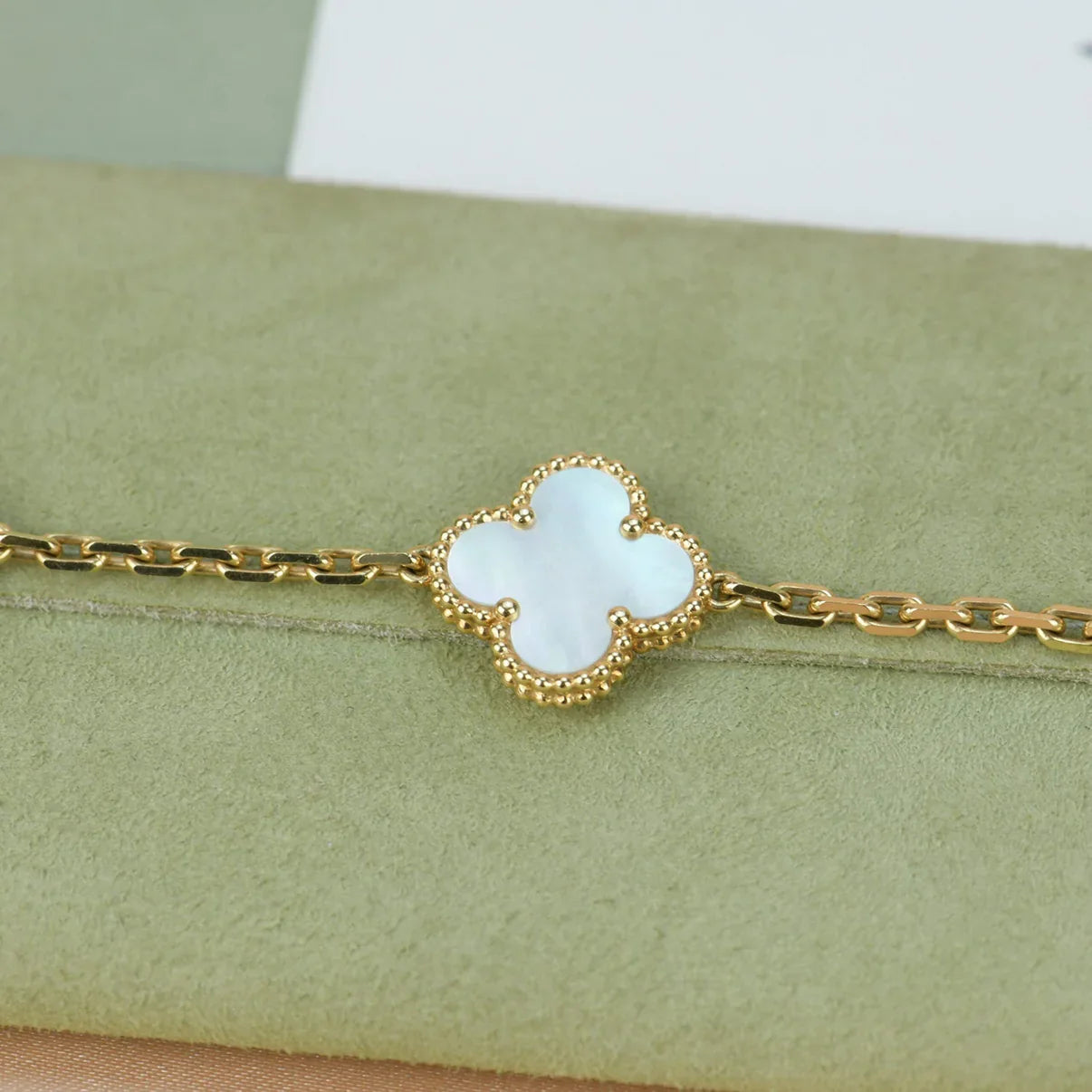 [ECHO ]CLOVER WHITE PEARL MOP 5 MOTIF BRACELET COLLECTION