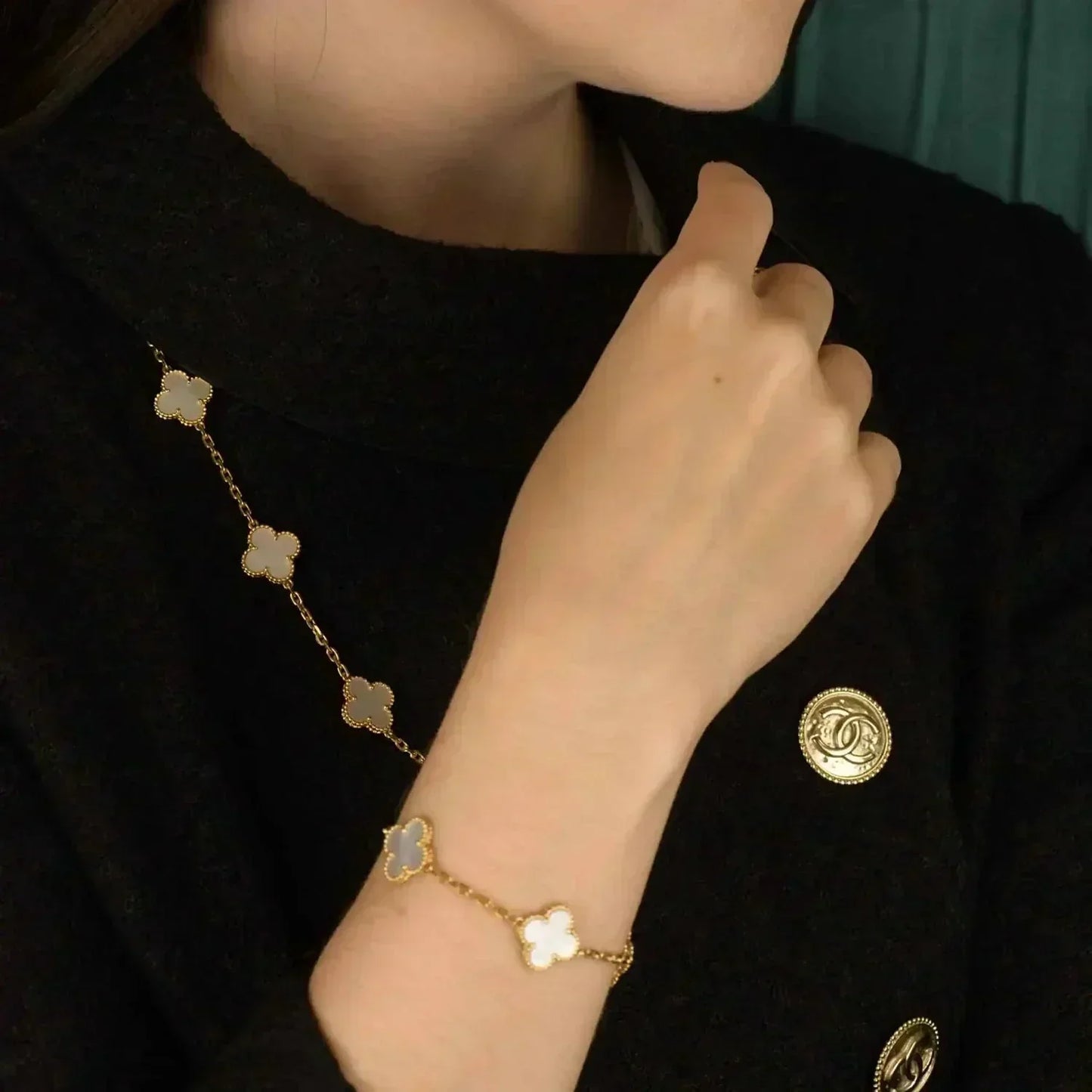 [ECHO ]CLOVER  5 MOTIF WHITE MOP BRACELET
