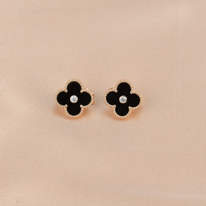 [ECHO ]CLOVER MEDIUM 1 MOTIFS ONYX DIAMOND EARRINGS
