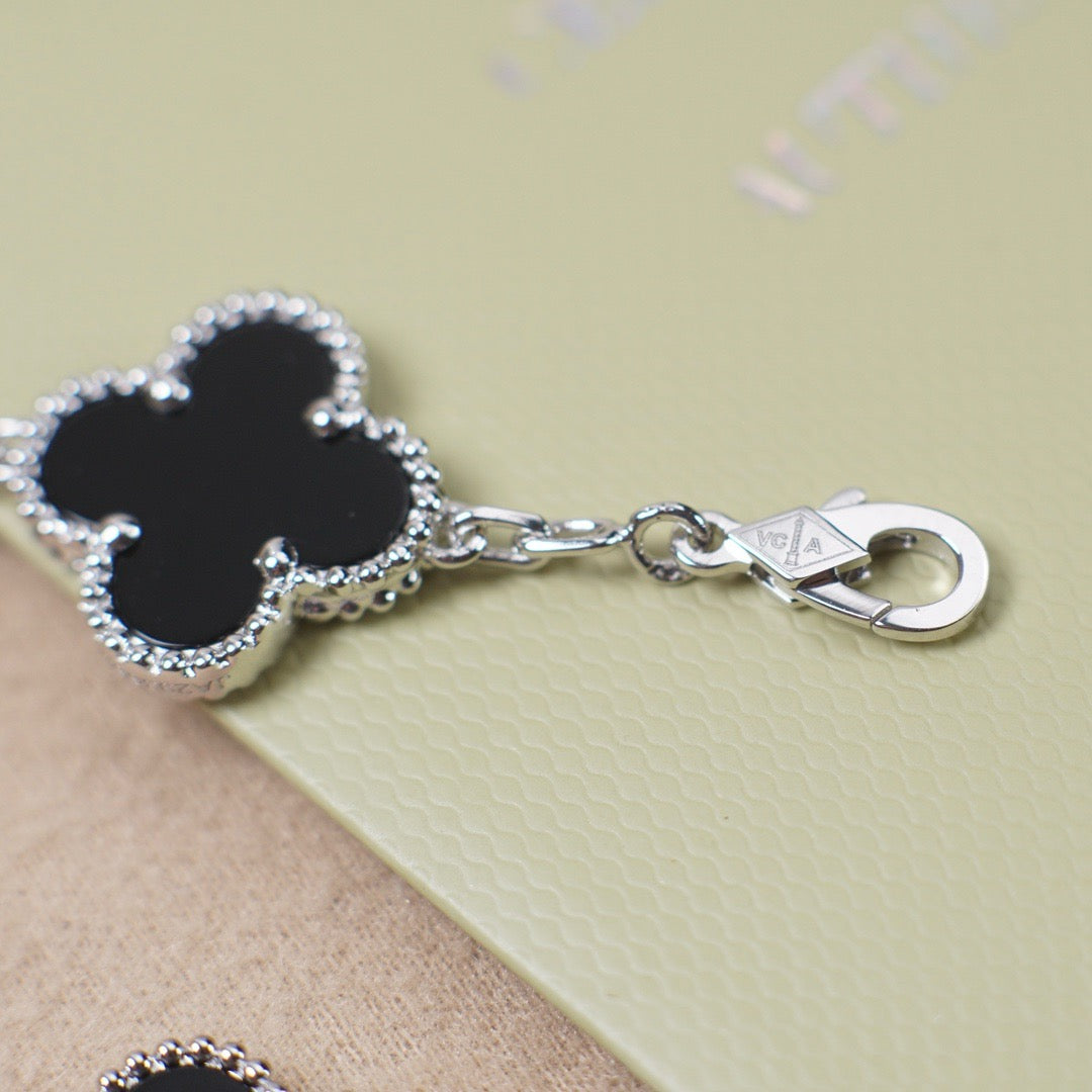 [ECHO ]CLOVER 5 MOTIF ONYXS  BRACELET SILVER