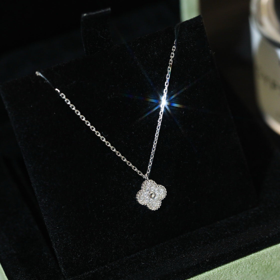 [ECHO ]CLOVER MINI 9.5MM PENDANT DIAMOND NECKLACE