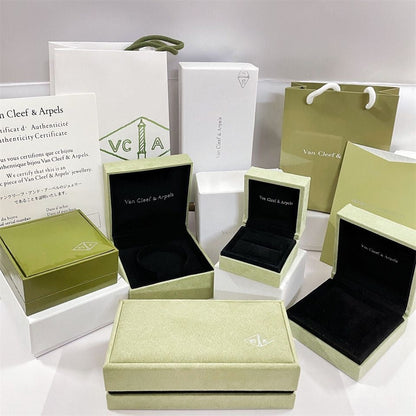 [ECHO ]VA CLOVER BRACELET NECKLACE RING BOX GIFT BAG